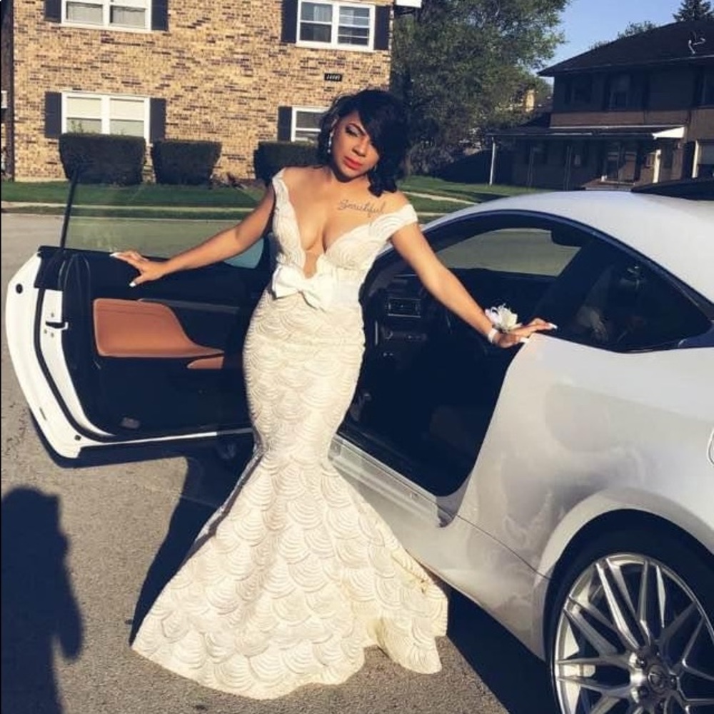 PROM DRESS - Picture 2 of 3